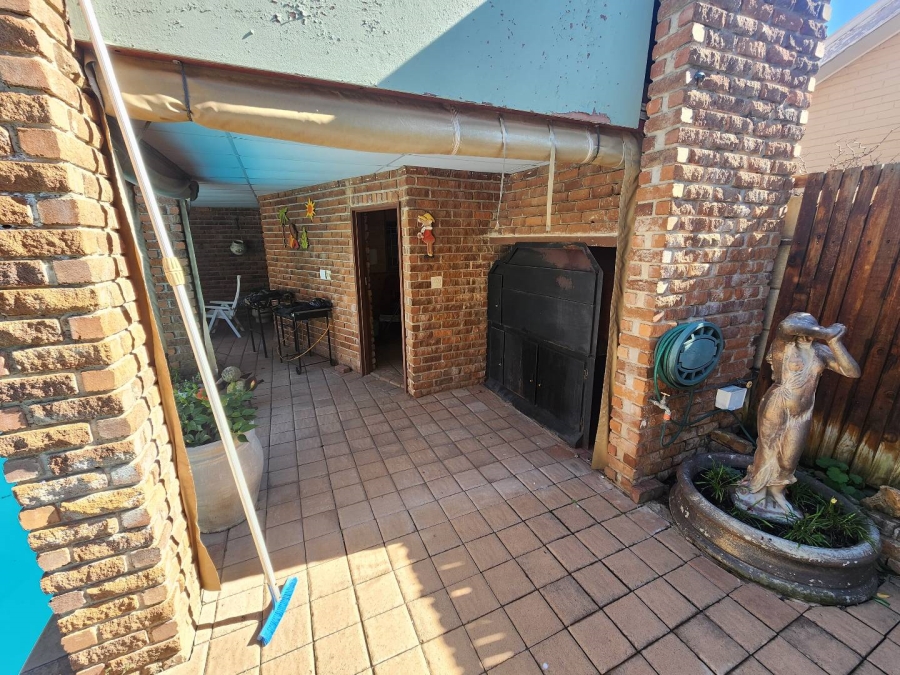 4 Bedroom Property for Sale in Fichardt Park Free State